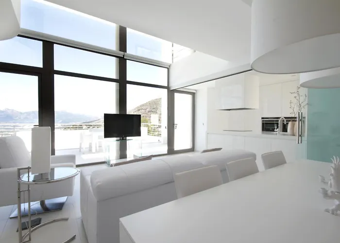 Hills Luxury *